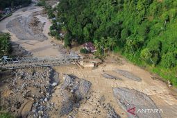 BNPB targets landslide-affected road clearing completed in three days