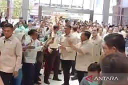 Prabowo jenguk korban kecelakaan mobil pengantar MBG di RSUD Koja