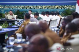 Prabowo menegaskan daerah terdampak bencana tidak boleh kekurangan pangan