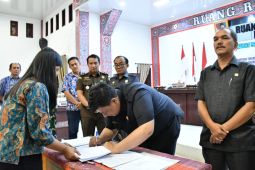Bupati Samosir bersama DPRD sahkan APBD 2026