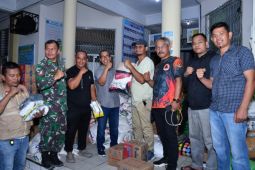 Bantuan bencana alam dari Samosir sampai di Tapteng dan Sibolga dan telah didistribusikan