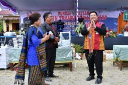 Bupati Samosir ajak Ama HKBP tingkatkan iman, menjadi pemimpin keluarga yang memuliakan Tuhan