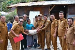 Pemkab Samosir salurkan bantuan bagi korban kebakaran di Desa Pallombuan