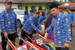 Kecamatan Babalan Langkat terima alat gotong royong bersih-bersih dampak banjir