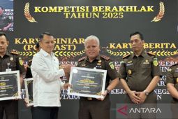 Kejati Sumut raih penghargaan kompetisi Satker BerAKHLAK 2025