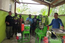 TPHBun Papua Barat salurkan sarana pengolahan kopi untuk kelompok tani