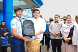 6.434 siswa baru di Bintan terima bantuan seragam sekolah gratis
