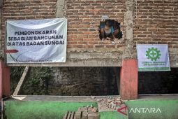 Pembongkaran bangunan liar di Cimahi