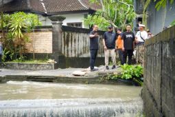 Wabup Bagus Alit Sucipta Tinjau Dua Lokasi Banjir di Kuta Utara