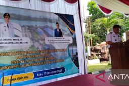 Gubernur Babel serahkan mesin kapal bantu 22 koperasi nelayan