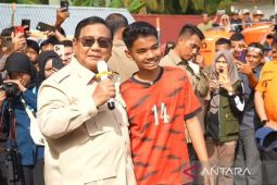 Anak pengungsi ingin jadi tentara, Presiden Prabowo minta Sjafrie beri petunjuk