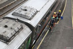 Persiapan angkutan kereta api jelang Natal di Stasiun Malang