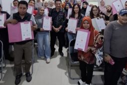 Pemkot-Palu serahkan sertifikat merek dagang kepada 24 IKM