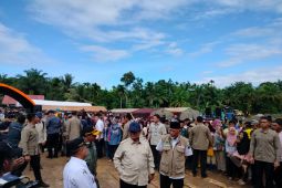 Presiden Prabowo Subianto tinjau pembangunan hunian sementara di Agam