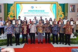 Bupati hadiri penyerahan sertifikat tanah kepada masyarakat