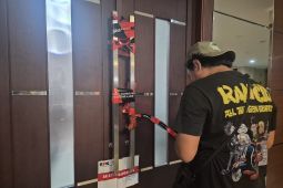 KPK segel ruang kerja Bupati Bekasi Ade Kuswara