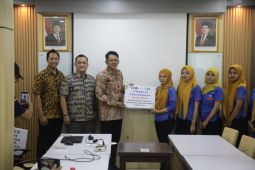 Pemkab Sleman berikan bantuan langsung tunai DBHCHT karyawan pabrik rokok