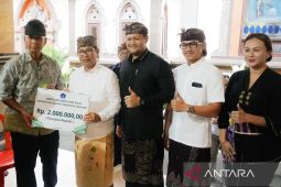 Pemkab Badung serahkan bansos untuk umat Kristiani jelang Natal