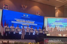 Gagalkan penyelundupan narkoba, pegawai Lapas Porong terima penghargaan