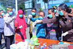 Kejaksaan Dompu musnahkan barang bukti dari 24 kasus