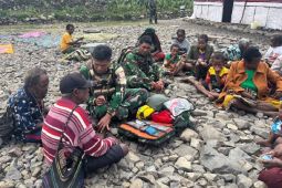 Prajurit TNI Satgas Yonif 743/PSY gelar baksos periksa kesehatan warga Pruleme