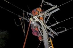 PLN UUD Sulselrabar kembali terjunkan 21 personel, pulihkan listrik di Aceh