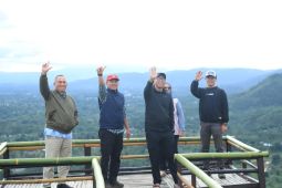 Bupati Lambar sebut pembangunan infrastruktur kunci kuatkan pariwisata