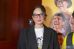 Enzy Storia stres jalani adegan stand up di film "Suka Duka Tawa"