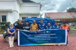 DSLNG dan rumah zakat salurkan 100 paket hygiene kit bagi warga terdampak banjir di Sumut