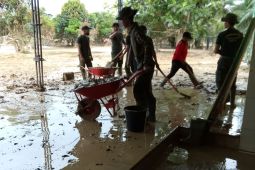 Menwa UIN Ar-Raniry bersihkan rumah ibadah di Aceh Tamiang