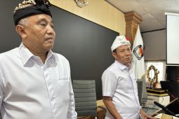 KPU Badung klaim aksi spontan buang sampah kiriman ke selokan