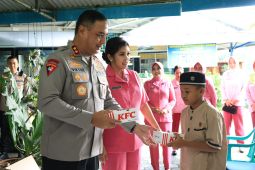 Kapolda Babel gelar Bakti Sosial Natal 2025 di panti jompo dan panti asuhan