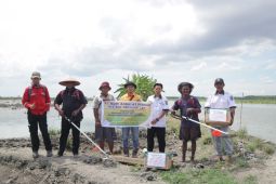 PT Bumi Andalas Permai salurkan bantuan mesin pemotong rumput ke desa binaan Kabupaten OKI