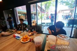 Menikmati tom yum, rendang, som tamdi Thailand