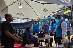 Direksi dan relawan PLN turun ke Aceh pastikan percepatan pemulihan fasum