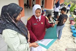 Anak meraih prestasi akademik, ibu dapat modal usaha