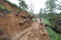 Warga yang terisolir di Aceh Tengah meminta pemerintah percepatan pembukaan akses desa