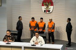 KPK umumkan Bupati Bekasi dan ayahnya jadi tersangka