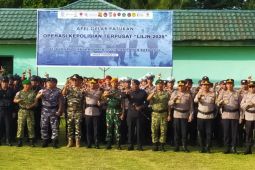 Bupati Malra pimpin upacara apel gelar pasukan Operasi Lilin 2025