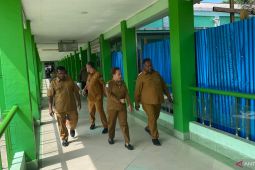 Gubernur PBD hibahkan Rp12,1 miliar kepada RSUD Sele Be Solu