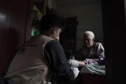 Tim medis Dompet Dhuafa lintas jaringan berikan layanan kesehatan home visit di Sumbar