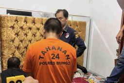 Reka ulang pembunuhan dosen di Bungo pelaku bunuh korban gunakan sapu