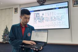 Mahasiswa Ubaya ciptakan lukisan Natal dari persamaan matematika