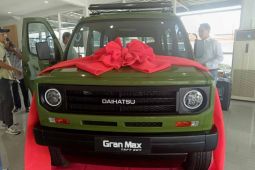 Guru asal Lombok Timur dapat mobil Gran Max Taft Guy satu-satunya di dunia