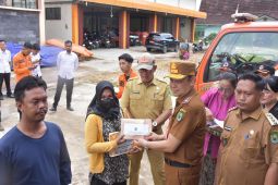 Keluarga terdampak kebakaran di Kapuas terima bantuan uang tunai
