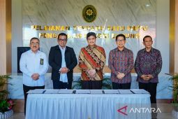 Pemkab Badung serahkan hibah untuk Pengadilan Negeri Badung