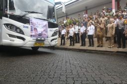 Gubernur Sulsel lepas 250 pemudik gratis jelang akhir tahun