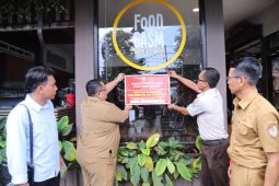 Pemkab Jember segel tiga tempat usaha karena tunggak pajak miliaran