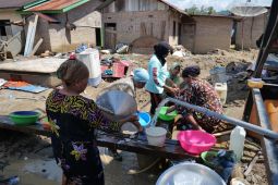Bakti BCA jangkau Batang Toru, serahkan bantuan langsung serta dukung instalasi air bersih dan MCK