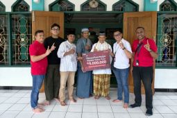 PT Telkomsel salurkan donasi Rp30 juta untuk enam masjid di Kota Jayapura